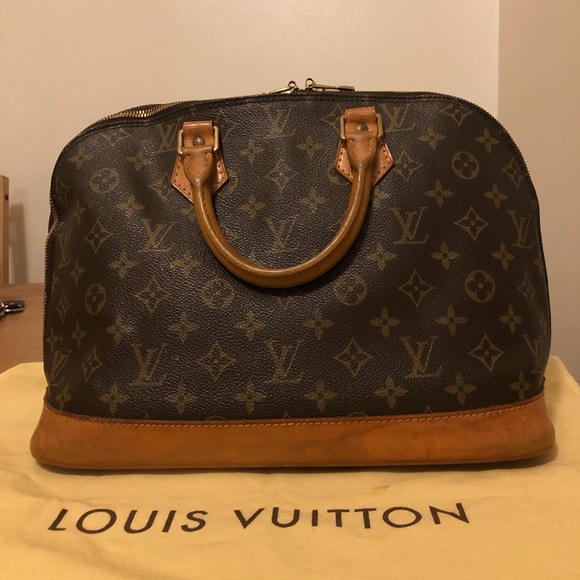 Louis Vuitton Handbags - Louis Vuitton Alma authentic